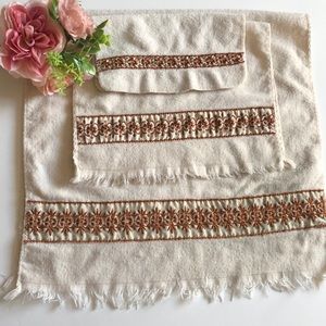 Gold Royal Family by Cannon Vintage MCM Guest Towel Set Cream And Gold